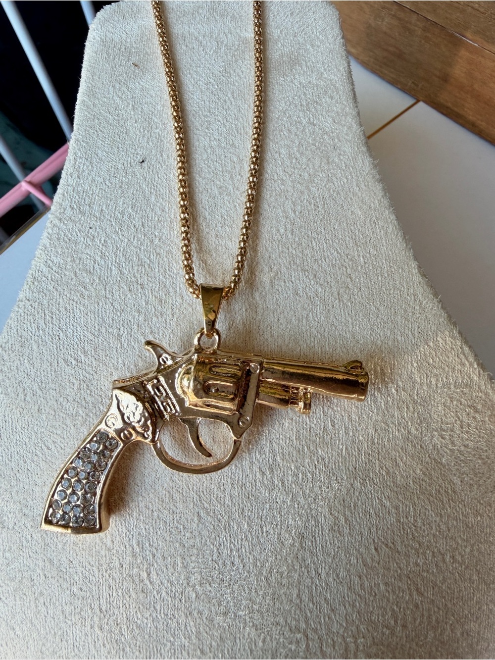 Betsey Johnson NWT Crystal Revolver Gun Pendant Necklace Gold Tone Long Chain - Picture 5 of 7